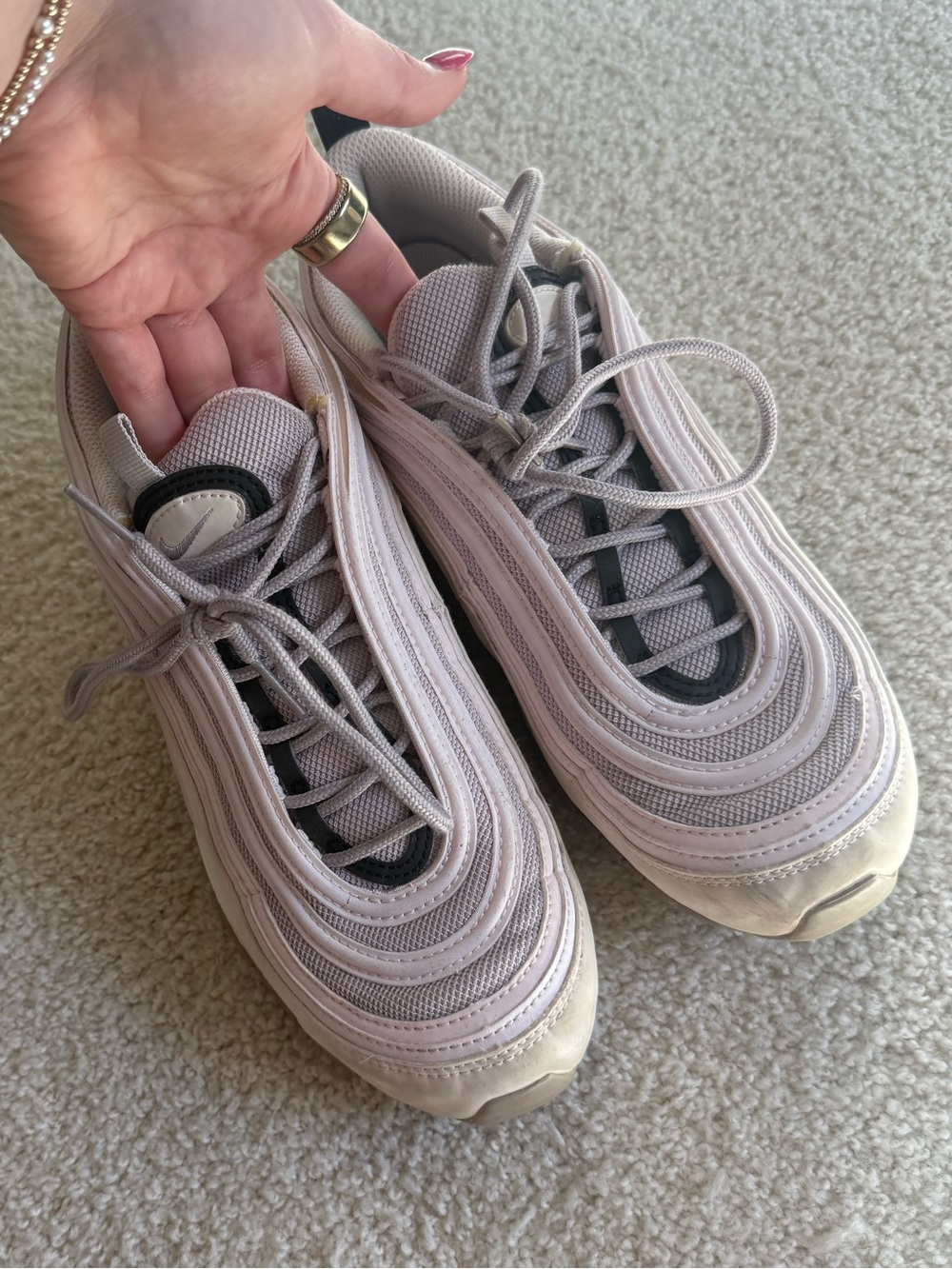 Nike women’s Mauve Wave-Style Sneakers - Picture 4 of 7